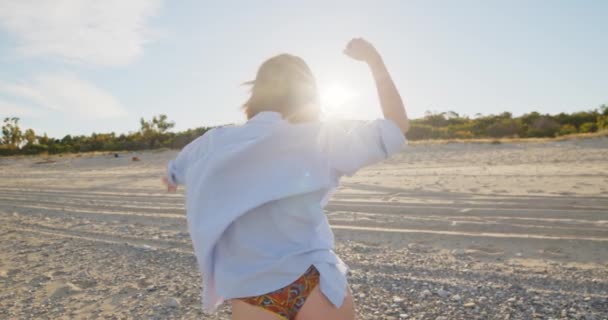 Young Girl Blue Shirt Dancing Sea Calabria Beach — Vídeo de Stock