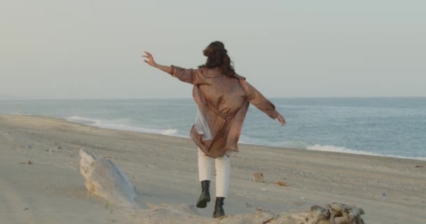Beautiful Italian Girl Black Boots White Pants Dances Sea Summer — Stock Video