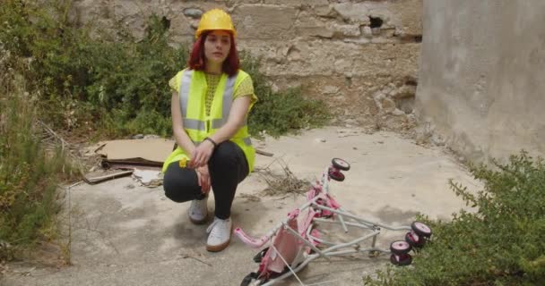 Outdoor Footage Beauty Italian Architect Yellow Helmet Young Woman Construction — Stockvideo
