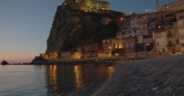 Scenic View Houses Rocky Beach Sunset Time — Αρχείο Βίντεο