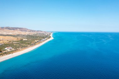Yaz mevsiminde Gioiosa Marina 'nın havadan görünüşü