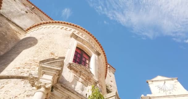 Architecture Médiévale Détails Une Église Avec Des Fenêtres Anciennes — Video