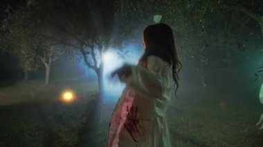 Cadılar Bayramı Kırsalında Canavarlar