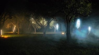 Cadılar Bayramı Kırsalında Canavarlar