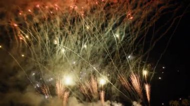 Roma 'da yeni yıl arifesinde havai fişekler havada patlıyor..