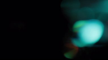 Turuncu ve Teal Sağ taraf Siyah tarafa ışık sızıntısı.