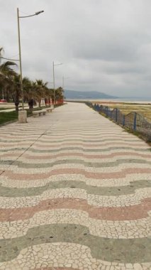 Baharda Calabria 'nın Soverato şehrinin kıyı şeridi