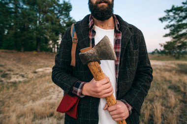 hipster çingene adam ormanda