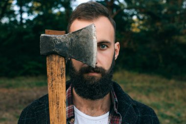 hipster çingene adam ormanda