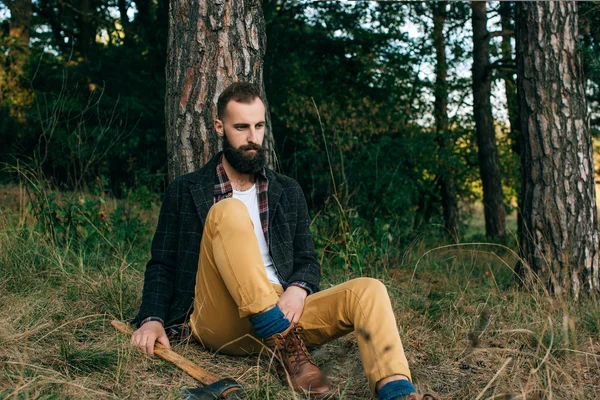 Hipster cigano homem na floresta — Fotografia de Stock