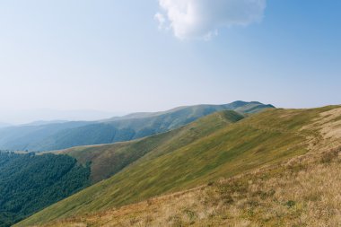 dağlar yeşil tepeler
