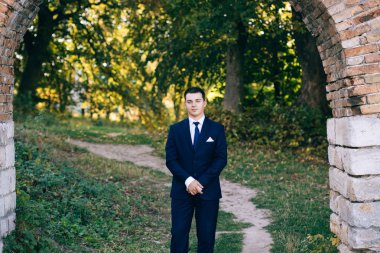 yakışıklı genç damat