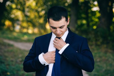 yakışıklı genç damat