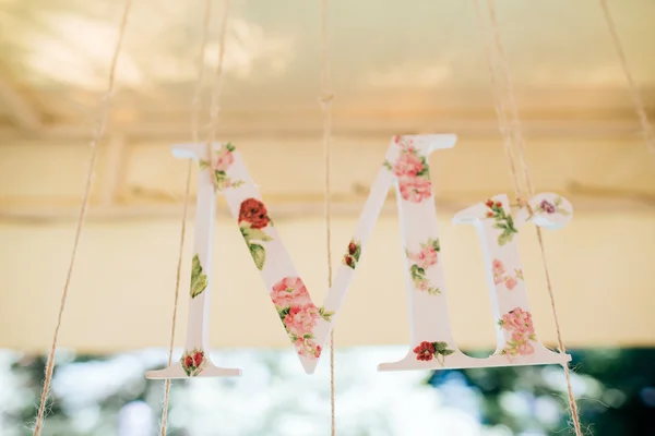 Tangan membuat dekorasi pernikahan — Stok Foto
