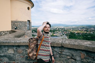 sakallı adam hipster turizm 