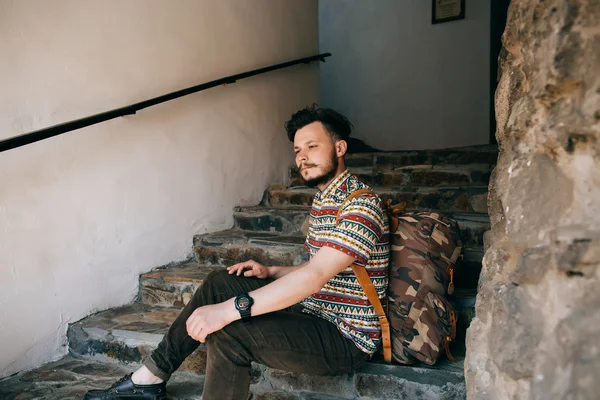 Bearded man hipster tourist — Stock Photo, Image