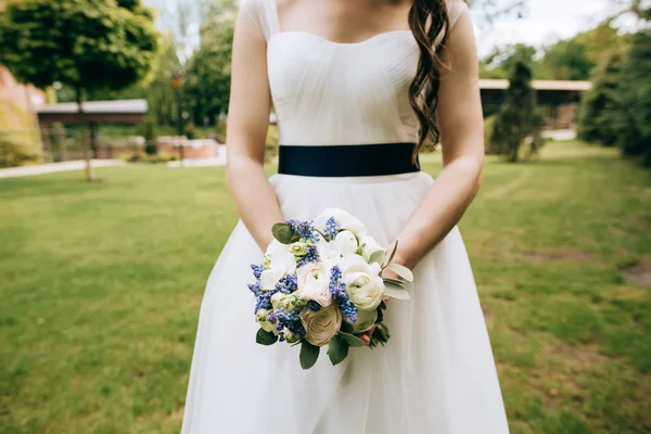 Lindo buquê branco — Fotografia de Stock