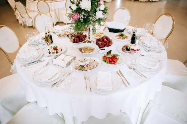 Restaurant table with food — Stock Photo, Image