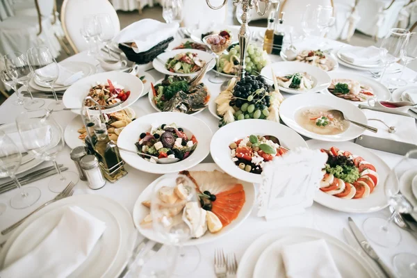 Elegante decoración de mesa — Foto de Stock