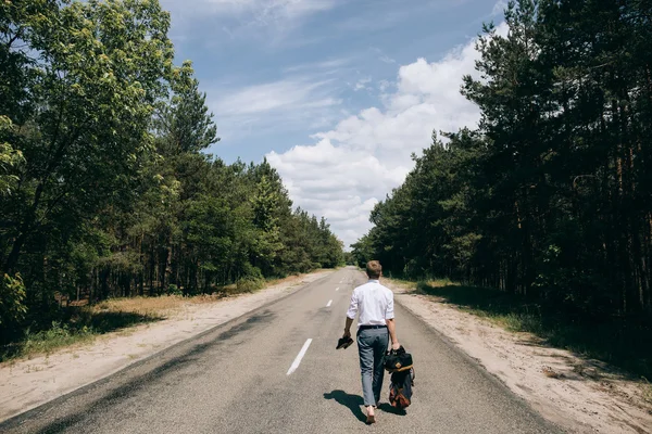 Lonely man walking on the road — Stock Photo, Image
