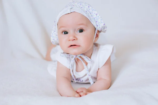 Divertidos gemelos hermanas bebés —  Fotos de Stock