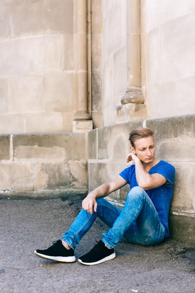 Attractive blue eyed, blond young man on the street — Stock Photo, Image