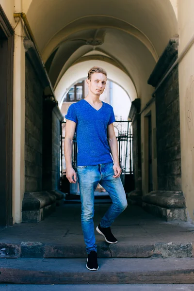 Attractive blue eyed, blond young man on the street — Stock Photo, Image