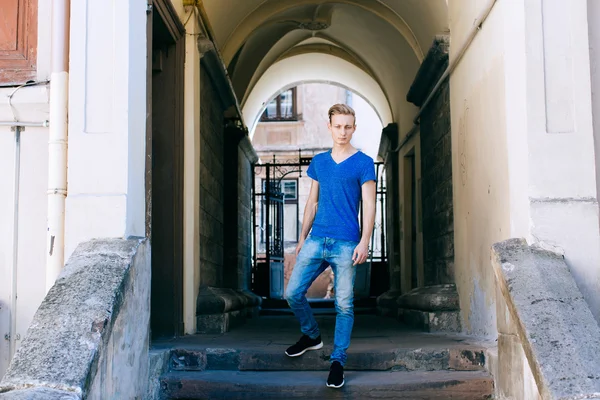 Attractive blue eyed, blond young man on the street — Stock Photo, Image