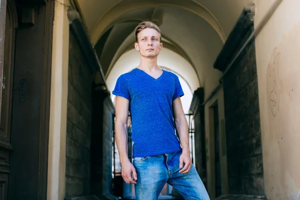 Attractive blue eyed, blond young man on the street — Stock Photo, Image