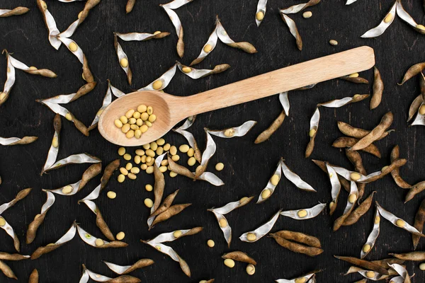 Cápsula de soja, colheita de soja fundo Soja sobre um fundo de madeira. estilo rústico — Fotografia de Stock