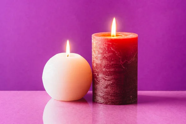 Red White Candles Flame Purple Background — Stock Photo, Image