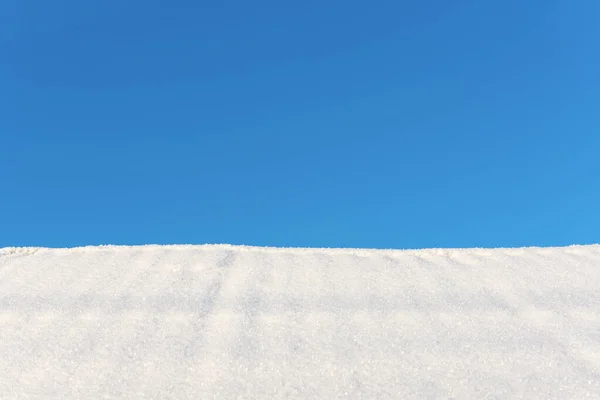 Biały Śnieg Błękitne Niebo Jako Tło Zimowe Dostępne Miejsce Kopiowania — Zdjęcie stockowe