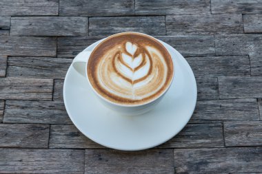 Woodtable süt ile sıcak kahve