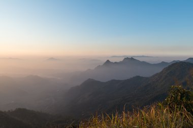 Bir dağ arka plan katmanı