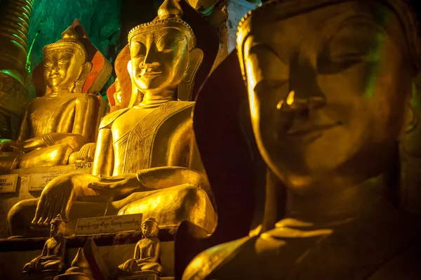 Buddha Statue inside Pindaya Cave in Myanmar - Burma — Stock Photo, Image