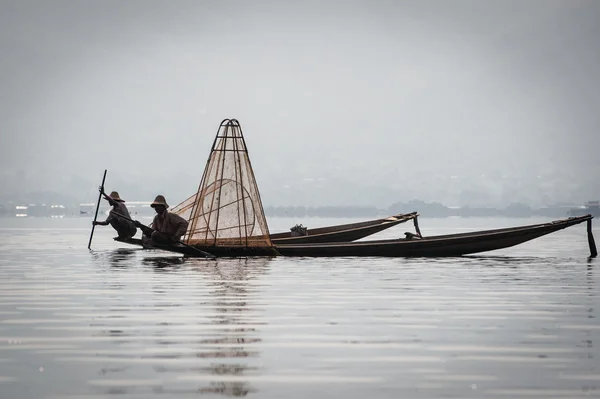 Two fishmen at Inle Lake — Stock Photo, Image