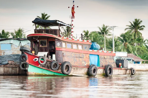 Barca galleggiante al fiume Mekong — Foto Stock