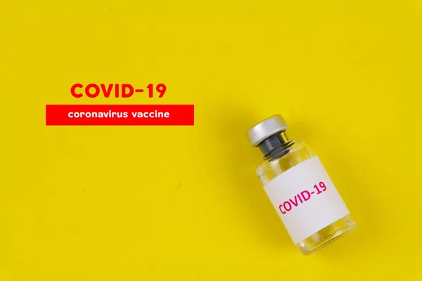 Şişede Corona virüsü aşısı. Tıbbi konsept..