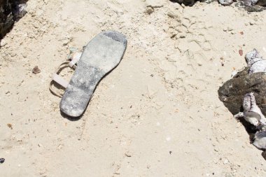 Eski sağ takla Deniz kıyısında fiyasko