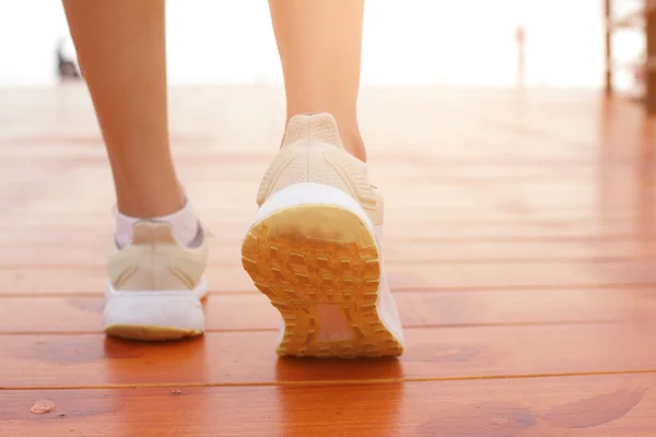 Primo Piano Delle Scarpe Corsa Femminili Elaborare Concetto Passo Passo — Foto Stock