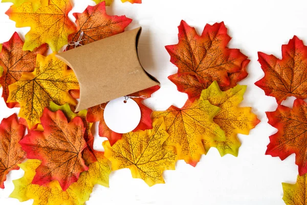 Gift Box Maple Leaf Tag Text White Background — Stock Photo, Image