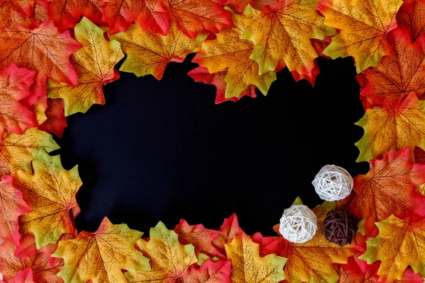 Esdoorn Blad Vrije Ruimte Voor Tekst Met Zwarte Achtergrond — Stockfoto