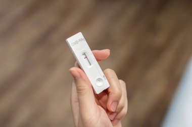 SARS 2019-nCoV COVID-19 antijen hızlı test kiti negatif sonuç verdi, COVID-19 antijen hızlı test