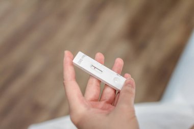 SARS 2019-nCoV COVID-19 antijen hızlı test kiti negatif sonuç verdi, COVID-19 antijen hızlı test