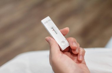 SARS 2019-nCoV COVID-19 antijen hızlı test kiti negatif sonuç verdi, COVID-19 antijen hızlı test