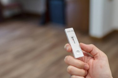 SARS 2019-nCoV COVID-19 antijen hızlı test kiti negatif sonuç verdi, COVID-19 antijen hızlı test