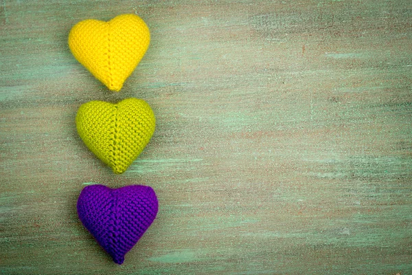 Heart crocheted from threads, red, white, blue, purple, yellow, — Stock Photo, Image