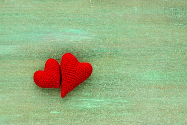 Corazón de ganchillo de hilos, rojo, blanco, azul, púrpura, amarillo , — Foto de Stock