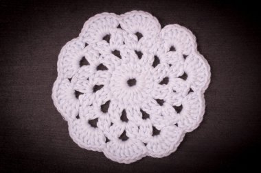 bir b üzerinde bir daire şeklinde güzel kumaş iplik kroşe