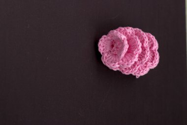 renkli çiçekler ve iplik yapılan yonca yaprağı